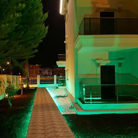 Myra Appartement *